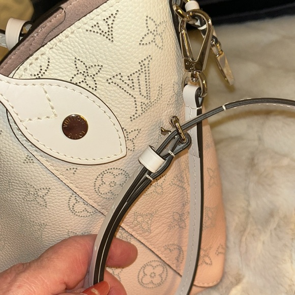 Louis Vuitton Mahina Hina gradient bag RARE color! & dustbag - Picture 13 of 15